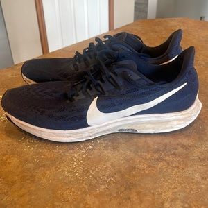 Nike Mens Zoom Pegasus size 13 dark blue